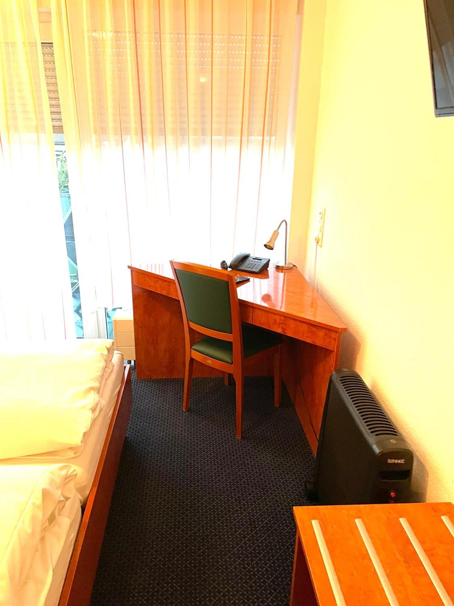 קלן Hotel Merkenich מראה חיצוני תמונה